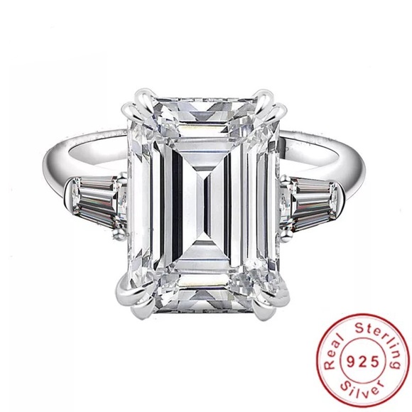 1.75Ct Emerald Cut Swarovski 9x7 Solitaire Ring - Picture 6 of 16